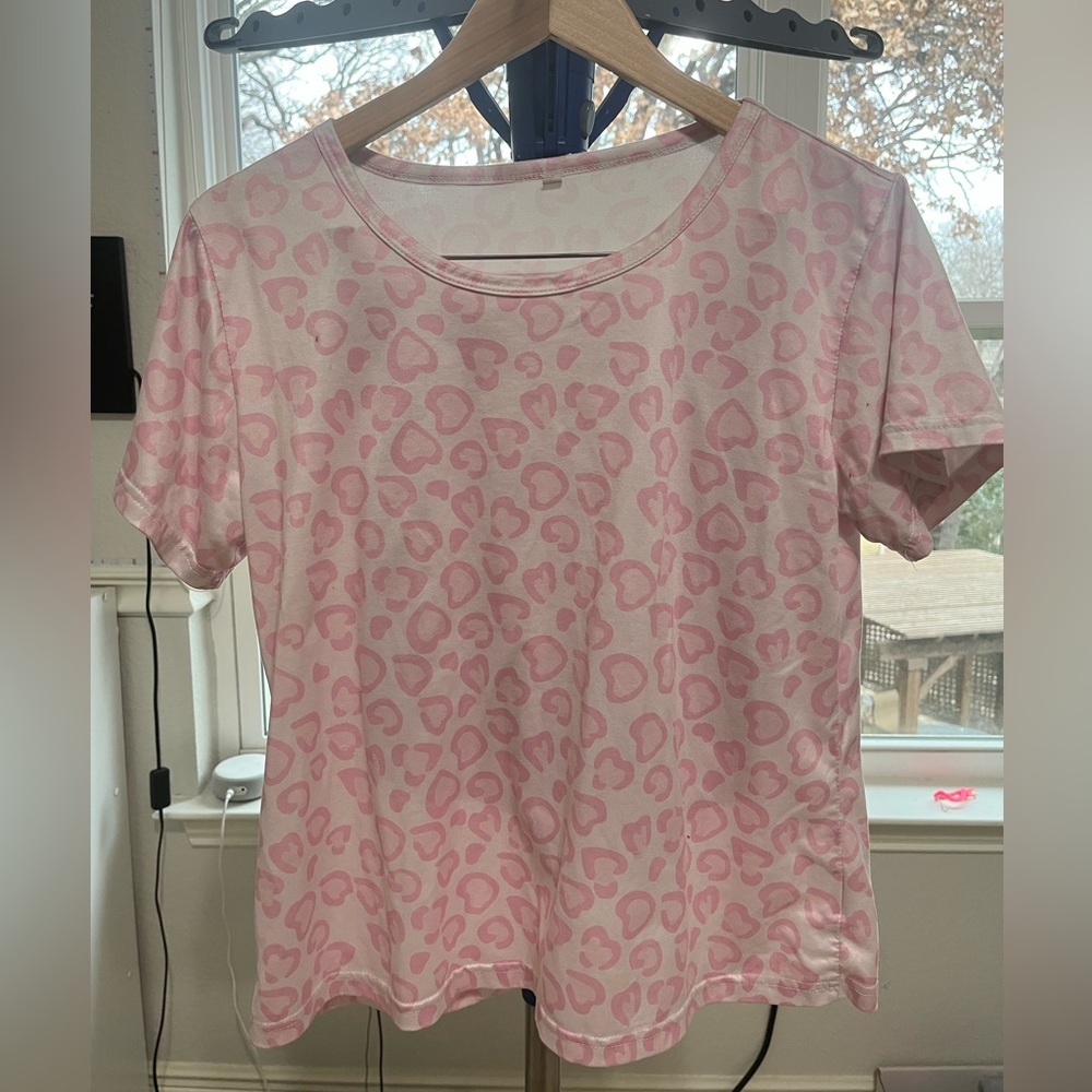 SMALL PINK CHEETAH LEOPARD PAJAMA SET SHORTS AND SHIRT GREAT CONDITION